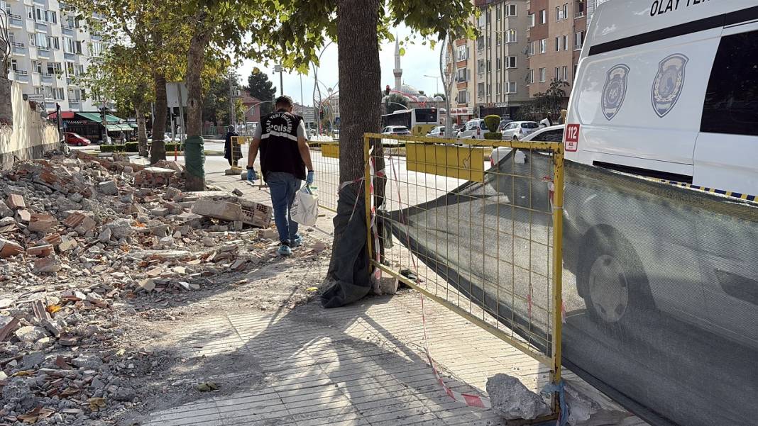 Tüyler ürperten olay! Yıkım çalışması yapılırken bulundu 1